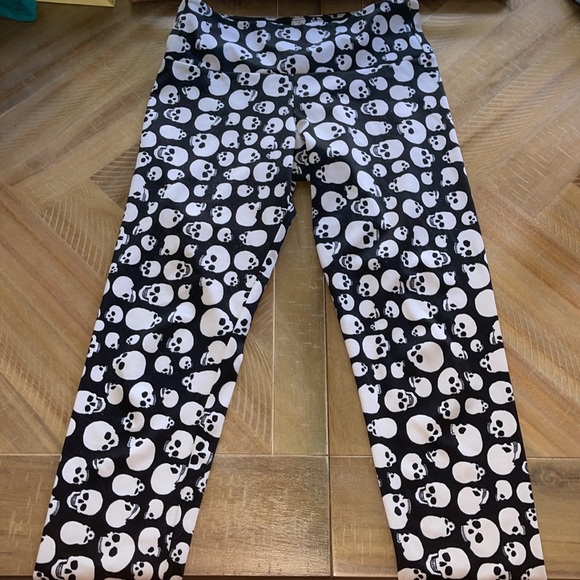 Onzie Pants - Skull cropped leggings-perfect for Halloween
